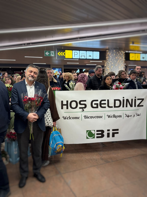 İki kafile halinde gelen umrecilerimiz coşkuyla karşılandı